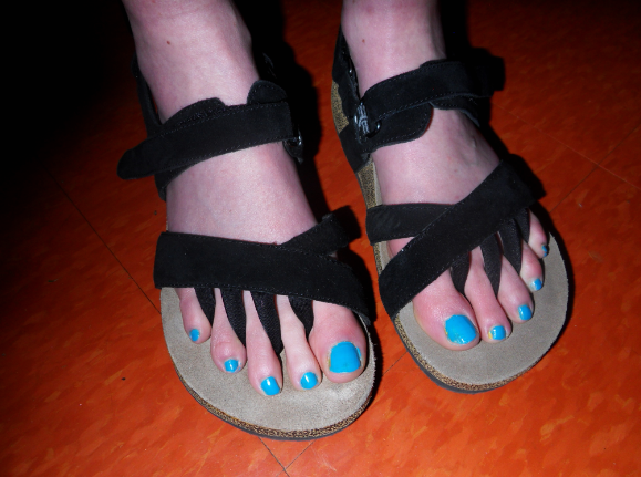 Damen-Sandalen in Schwarz mit Zehensteg von modora.at
